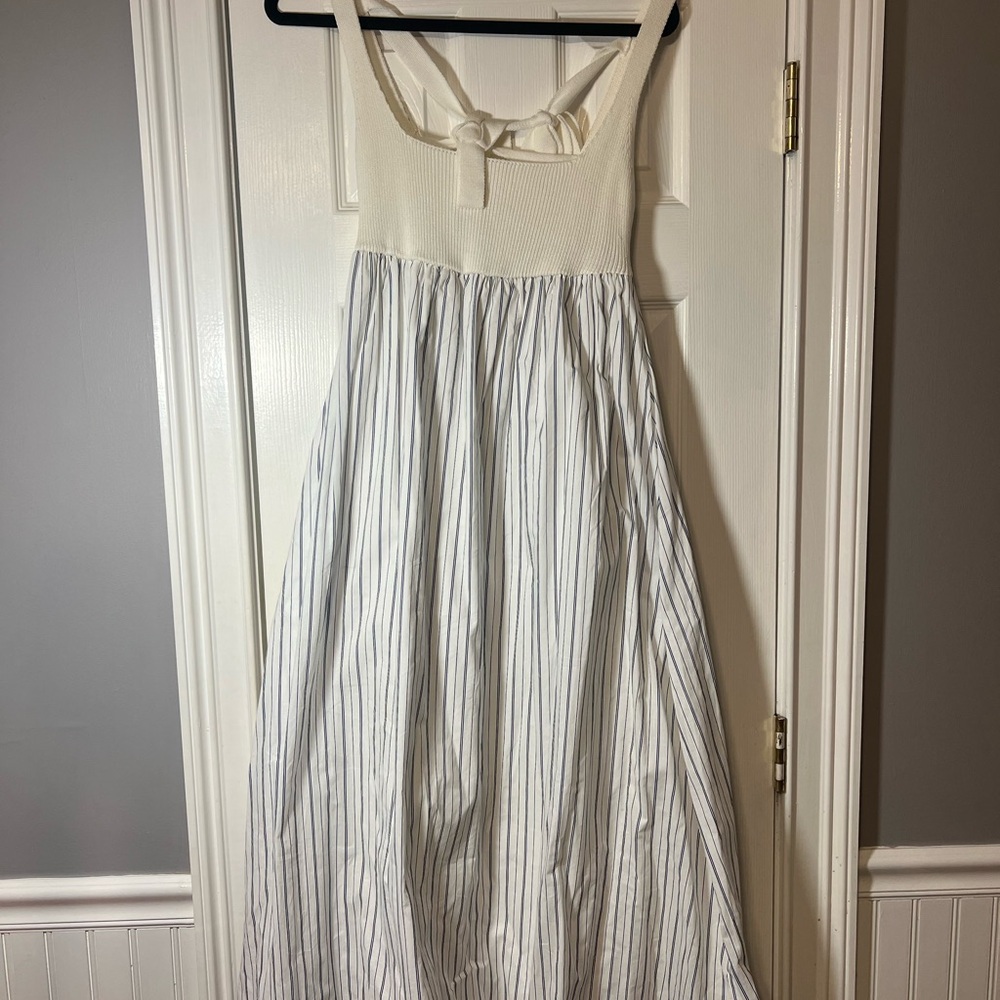 TIE BACK KNIT COMBO
STRIPED MAXI DRESS
